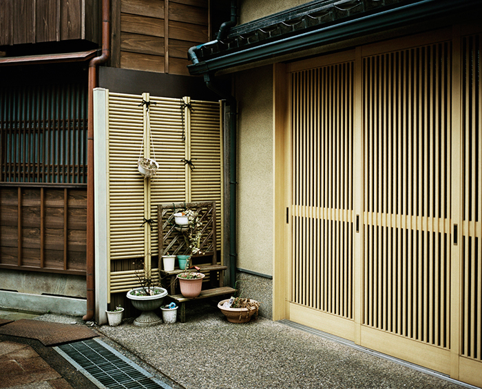 01_Yellow_Door_Kanazawa.jpg