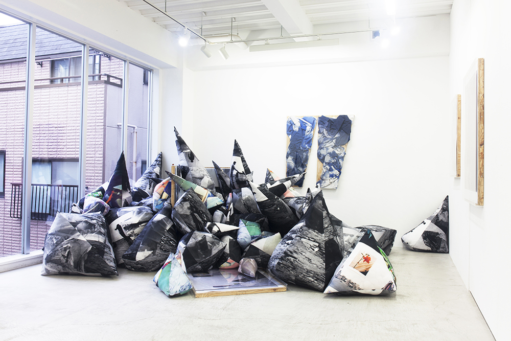 takaakiakaishi08_Installation view,UNBROKEN ROOM,G/P gallery,2013.jpg